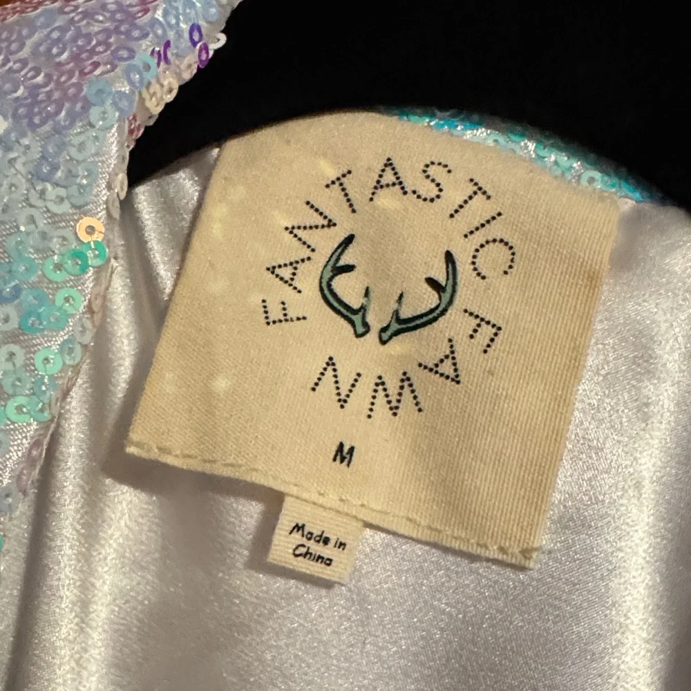 Iridescent Short Sleeve Jacket - Picture 3 of 4